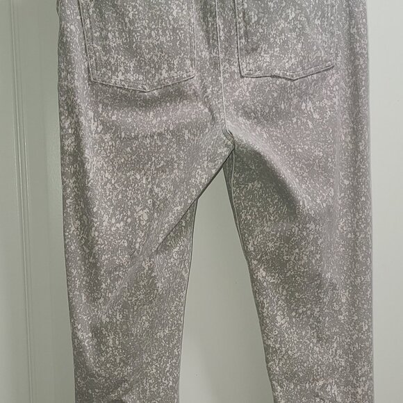 SPANX® SMALL ANKLE JEAN-ISH LEGGINGS WITH GRAY & CREAM MIX PATTERN - SIZE LARGE - Picture 5 of 16